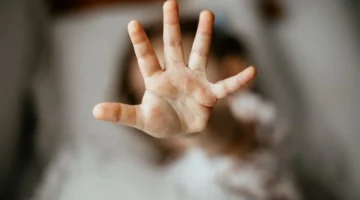 واقعة فتاة الأتوبيس.. رد فعل صادم لركاب تجاه ضحية تحررش بالقاهرة